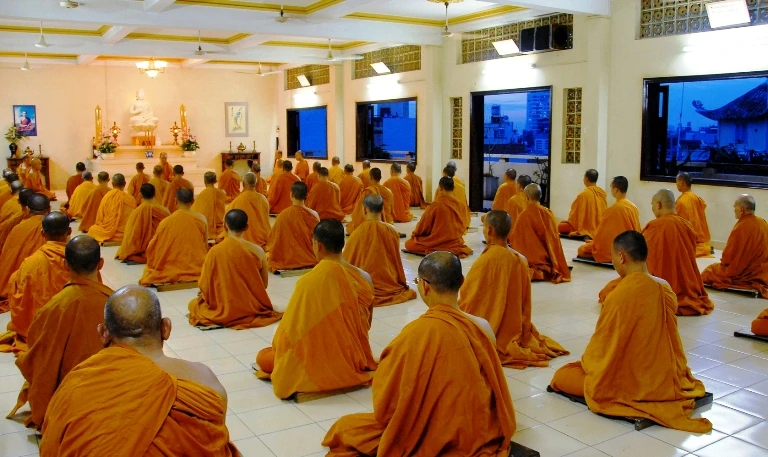 Chư Tăng tịnh xá Trung Tâm tọa thiền - Ảnh: Bảo Toàn